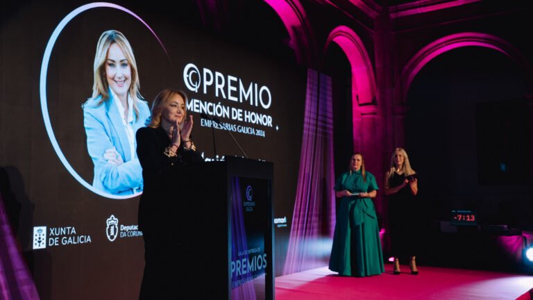 1739638873_Marian-Mourino-premiado-por-su-trabajo-y-compromiso-con-el.jpg
