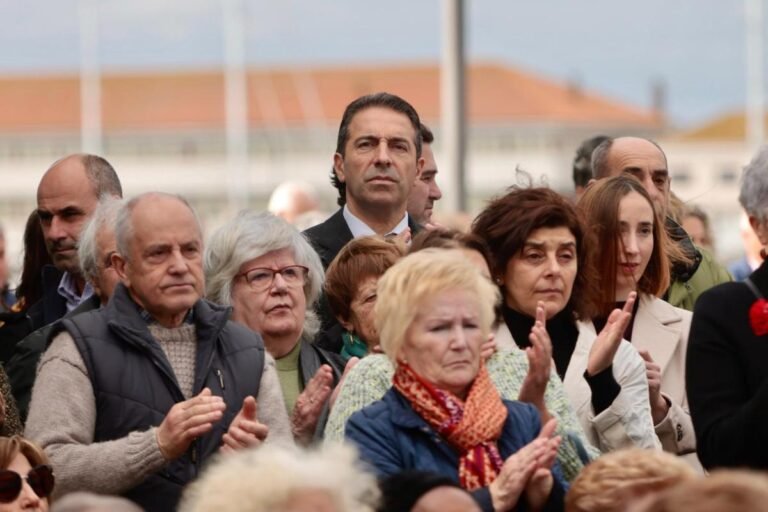 Homenaje-a-fallecido-en-hundimiento-de-Villa-de-Traul-de.jpeg