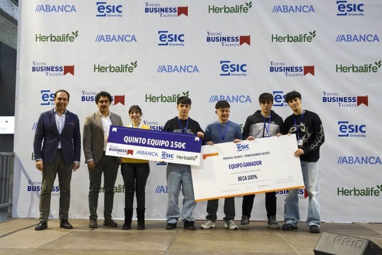 Cuatro-estudiantes-de-Vigo-se-destacan-en-concurso-de-empresarios.jpg