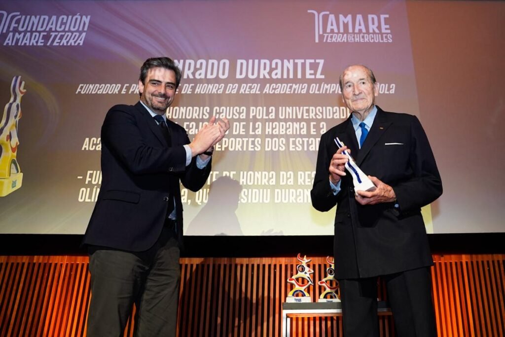 Diego-Calvo-en-entrega-de-la-Tierra-por-Hercules-Premios.jpg