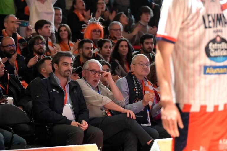 Diego-Calvo-juega-en-partido-de-Endea-Leysa-Basquet-Coruna.jpg