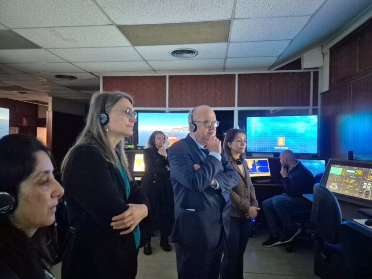La-delegacion-Breton-de-Mar-visita-el-Instituto-Maritimo-Vigo.jpg