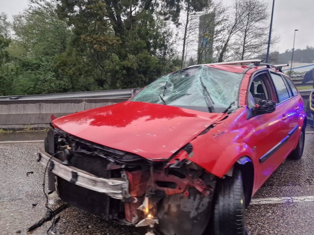 Accidente-en-Clara-Campoamor-de-Vigo-causa-trafico-lento.jpg