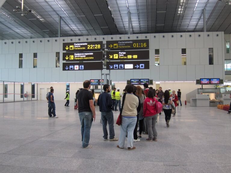 Los-pasajeros-aterrizan-en-Santiago-y-Vigo-en-marzo-mientras.jpg