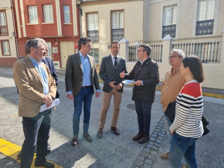 Mar-Consillen-y-el-consejo-local-de-Ribadeo-firman-acuerdo.jpeg