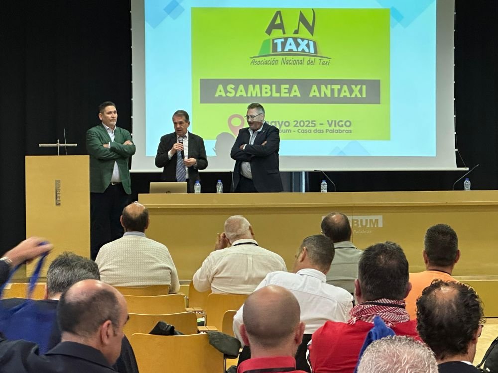 1747173195_Saludo-del-alcalde-a-participantes-en-National-Taxi-Asamblea-anual.jpeg