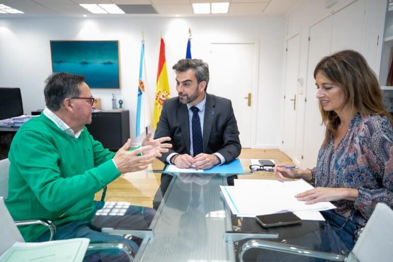 Diego-Calvo-se-reune-con-Carballada-de-Avia-y-Cortegada.jpg