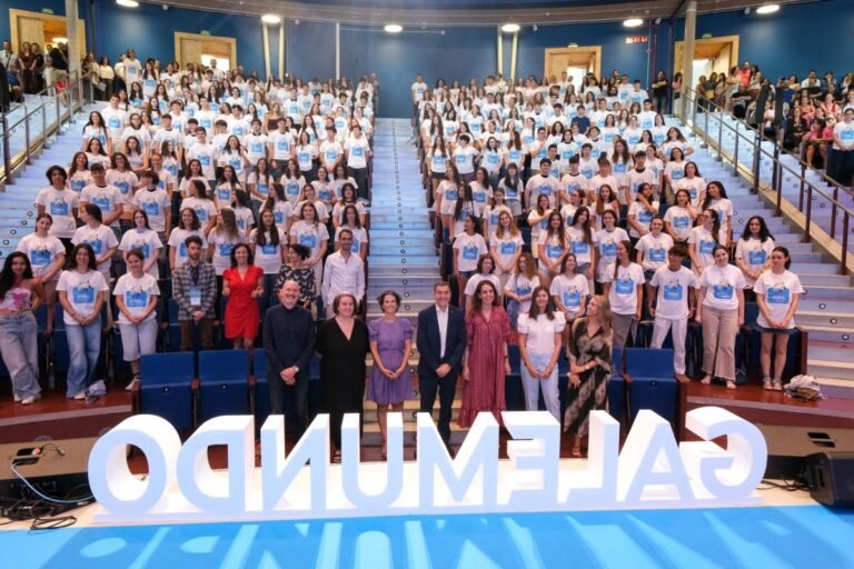 Roman-Rodriguez-apoya-a-jovenes-que-aprenderan-idiomas-en-el.JPG