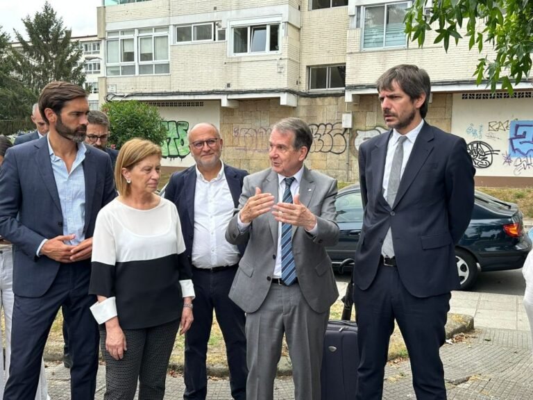 Caballero-celebra-licitacion-para-biblioteca-en-Vigo-anunciada-por-Ministro.jpeg
