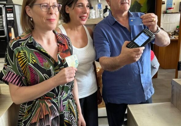 Estacion-de-servizo-en-Cambados-ofrece-retirar-dineiro-en-efectivo.JPG