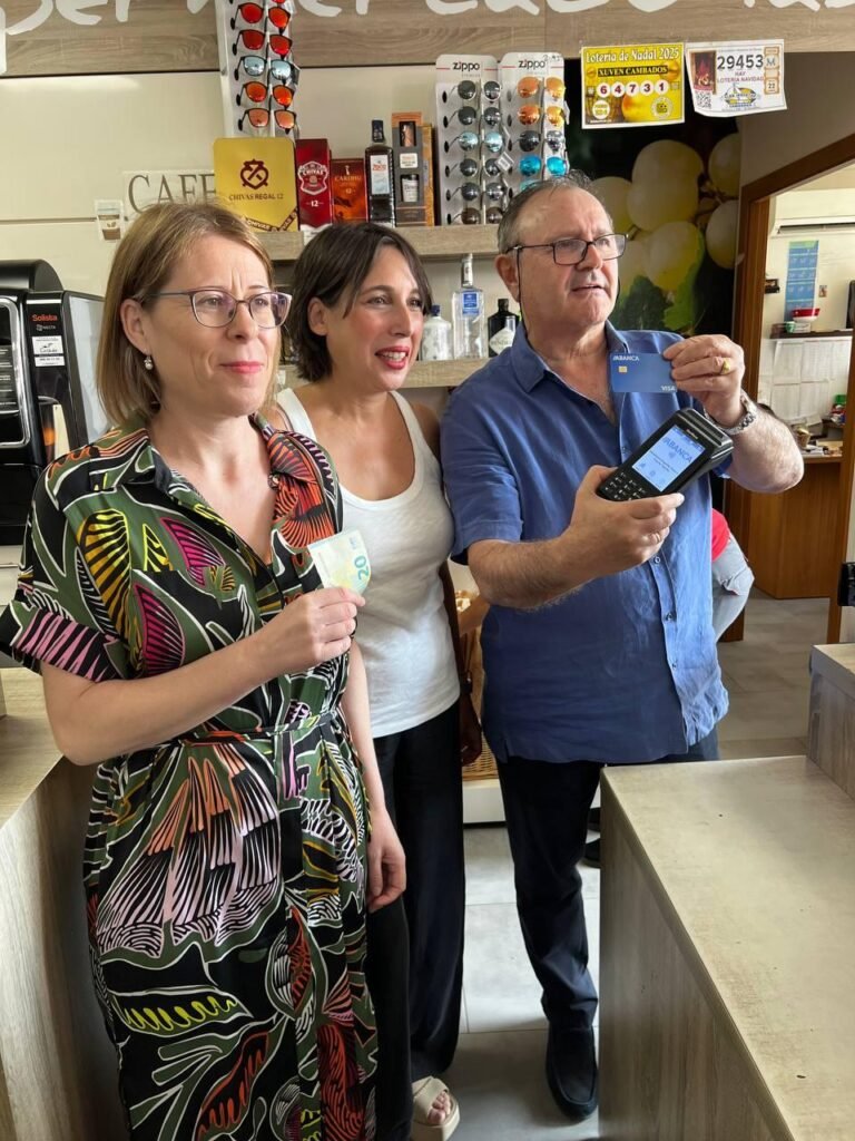 Estacion-de-servizo-en-Cambados-ofrece-retirar-dineiro-en-efectivo.JPG