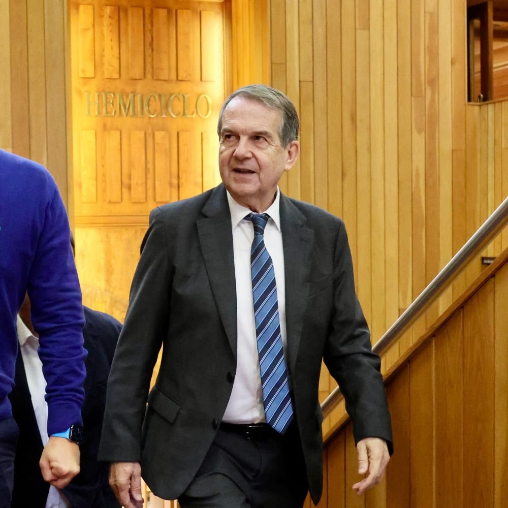 Abel-Caballero-asiste-al-Pleno-del-Parlamento-de-Galicia.jpeg