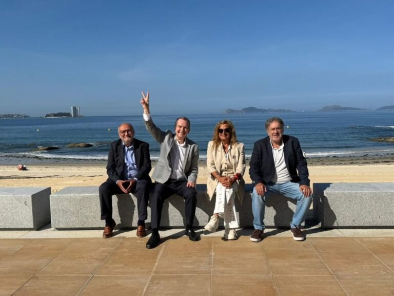 Abel-Caballero-inaugura-la-revitalizacion-del-paseo-de-Samil-con.jpeg