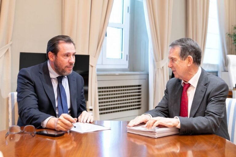 El-alcalde-destaca-que-el-Gobierno-cumple-con-Vigo-al.jpeg