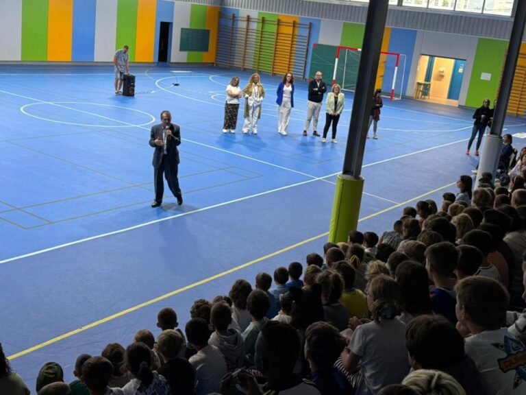 Foto de arquivo da visita do alcalde ao Ceip Celso Emilio Ferreiro