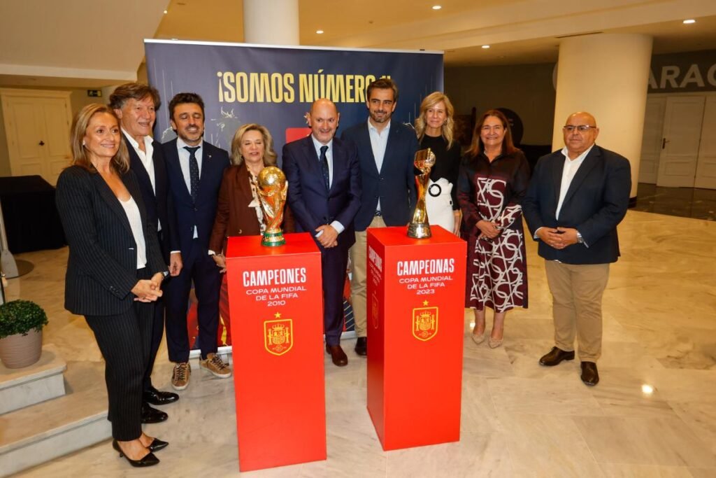 El-conselleiro-de-Presidencia-y-Deportes-asiste-al-coloquio-sobre.jpg