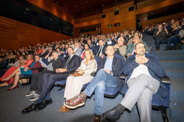 Reconocimiento-al-trabajo-por-la-dinamizacion-cultural-en-los-Premios.jpg