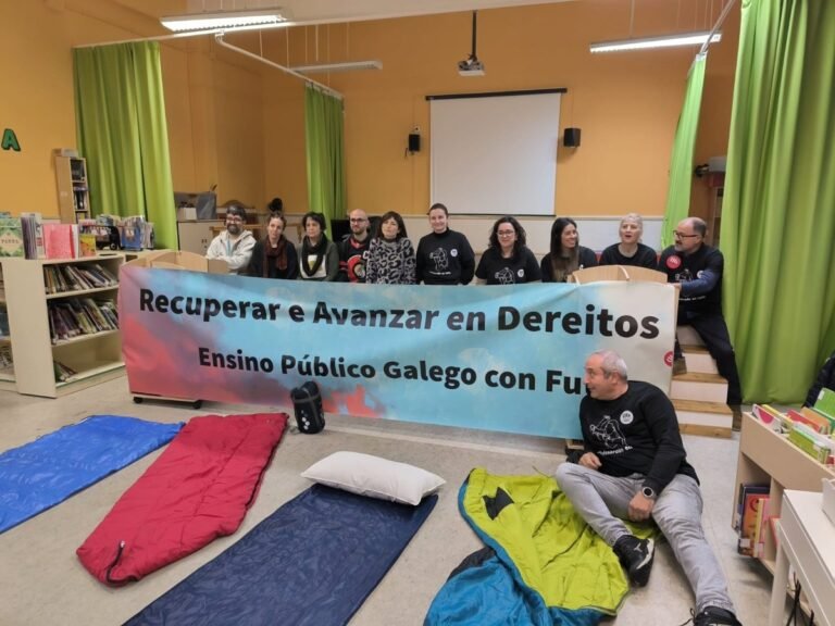 Docentes-gallegos-se-encierran-en-centros-educativos-para-exigir-mejoras.jpg