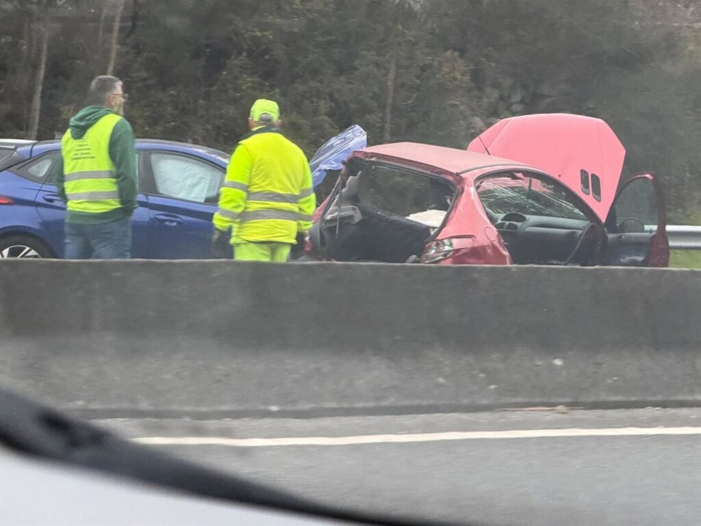 Accidente-entre-cuatro-coches-en-la-VG-20-de-Vigo-deja.jpg
