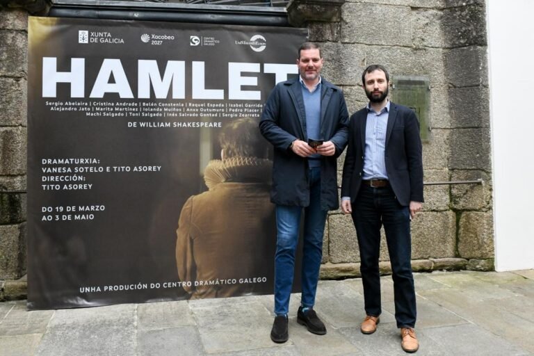 Jose-Lopez-Campos-asiste-a-la-obra-‘Hamlet-en-el.JPG