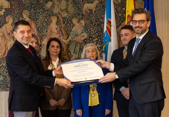 La-Sociedade-Anonima-del-Plan-Xacobeo-recibe-el-Premio-Servir.jpg