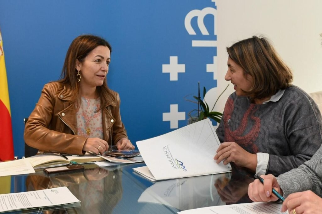 Reunion-de-Marta-Villaverde-con-Anmupesca-en-apoyo-a-las.jpeg