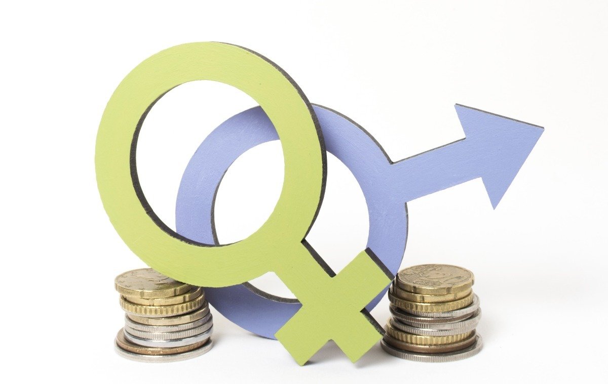 pile-coins-woman-man-gender-symbols-copy-space