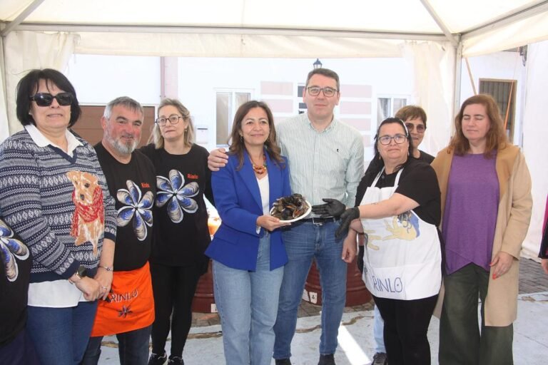 Destacan-en-Rinlo-la-III-Mexillonada-como-impulso-economico-y.jpg