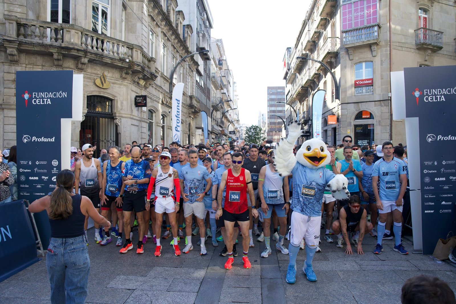 Vigo-se-tine-de-celeste-en-la-IX-Invasion-Celeste.jpeg