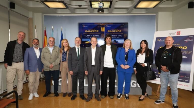 Foto de familia logo da presentación do XVIII Galiexpo Motorshow