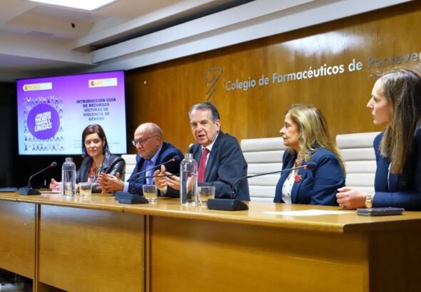 Farmacias-viguesas-se-unen-como-puntos-violeta-contra-la-violencia.jpeg