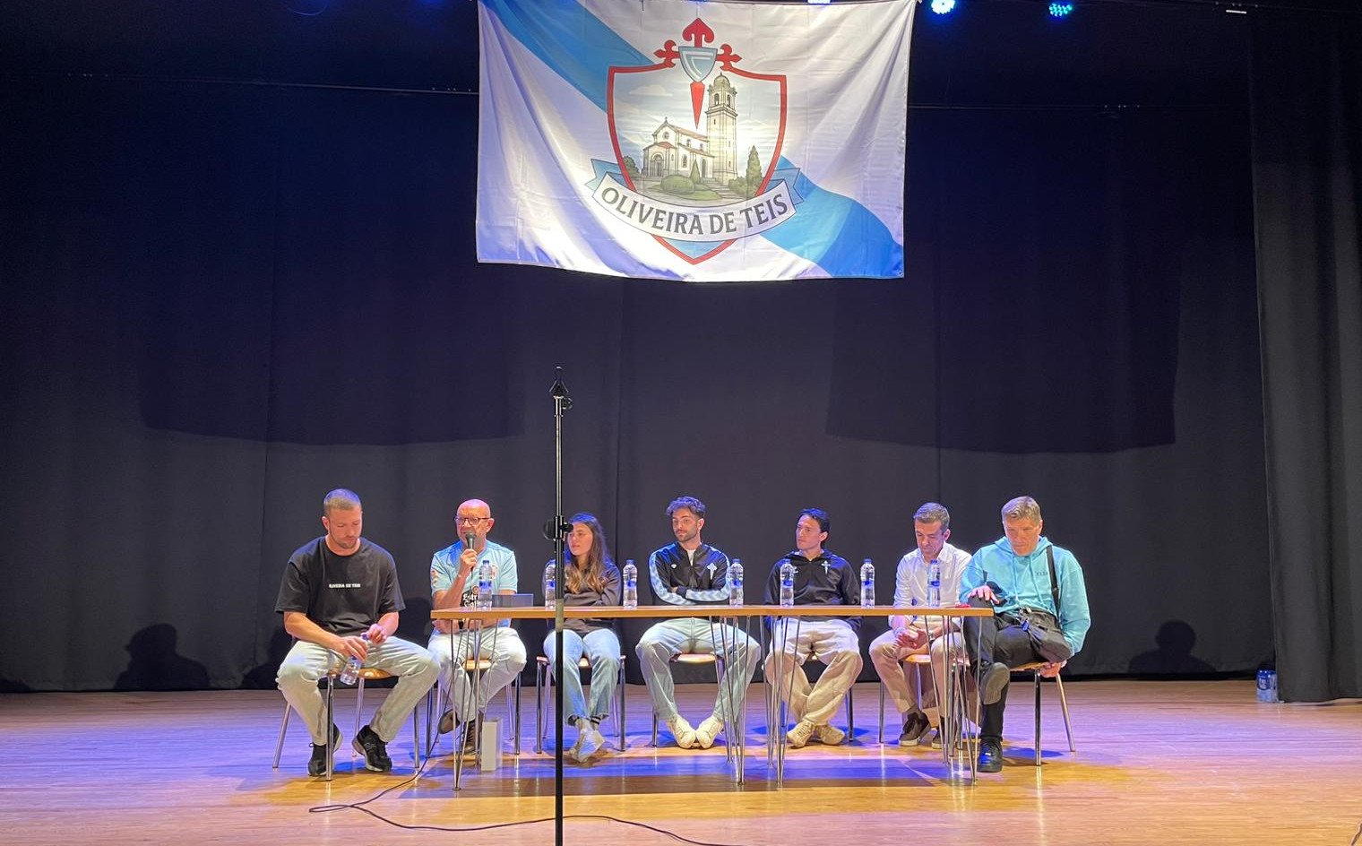 La-familia-celeste-crece-con-la-Pena-Oliveira-de-Teis.jpeg